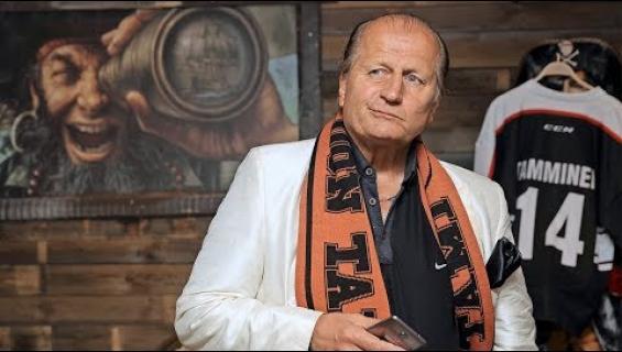 Juhani "Tami" Tamminen kohautti lyttäämällä ja tytöttelemällä Janni Hussia - muistatko vielä nämä "Aurinkokuninkaan" aiheuttamat kohut?
