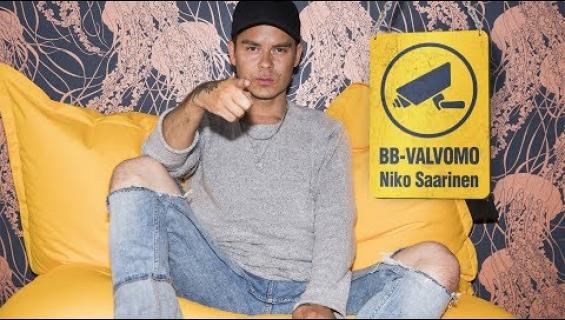 BB-VALVOMO - Niko Saarinen tylyttää talon asukkaat ja kammoaa Jukan ja Eeviksen seksileikkejä: ”Mietin aluksi, onko ne serkuksia keskenään?"