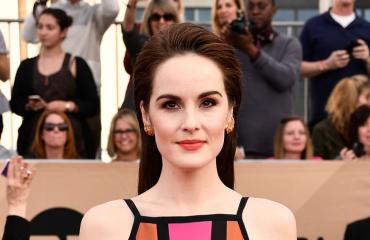 Michelle Dockery poseeraa