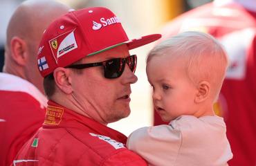 kimi ja robin räikkönen hempeinä