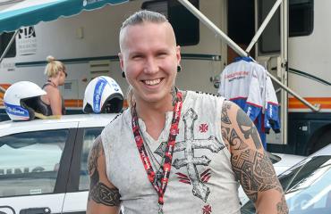 Johnny Kuoppala poseeraa Seiskalle