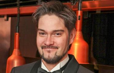 Henri Alén poseeraa Seiskalle