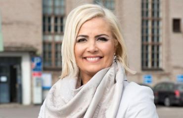 Kaisa Liski poseeraa Seiskalle
