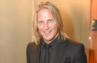 Sami Kuronen poseeraa Seiskalle