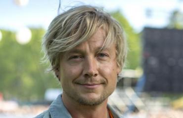 Samu Haber poseeraa Seiskalle