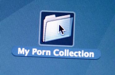 Mies latasi pilvipalveluun kaksi petatavua pornoa.