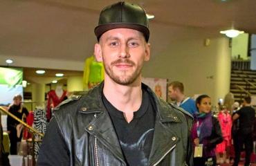 Niko Nousiainen poseeraa seiskalle