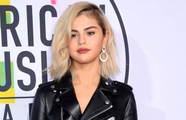 selena gomez thumb