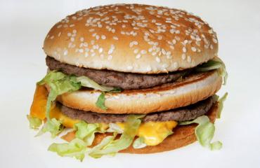 McDonald's kehitti kultaisen Bic Macin.