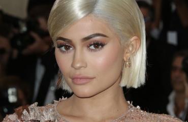 Intialaismies muistuttaa Kylie Jenneriä.