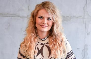 Erika Vikman villitsi seksikkäällä asulla.