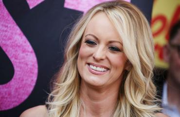 Stormy Daniels tunnetaan suhteestaan Donald Trumpiin.