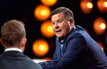 Janne Kataja juontaa Napakymppiä.