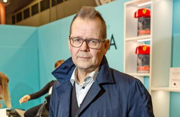 Kari Hotakainen kirjamessuilla.