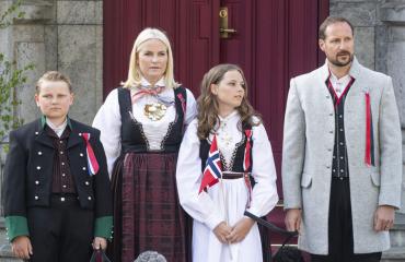 Norjan kruununprinssipari Haakon ja Mette-Marit, prinssi Sverre ja prinsessa Ingrid