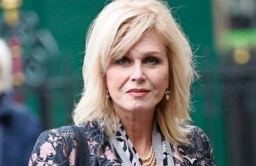 Joanna Lumley avautuu sairaudestaan.