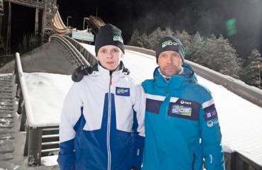 Janne Ahosen Mico-poika on mäkihyppääjä.