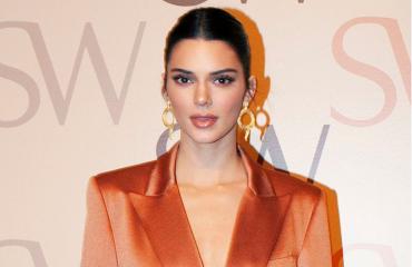 Kendall Jenner tyrmäsi bleiseriasullaan New Yorkin muotiviikolla.