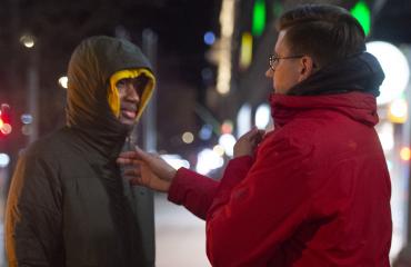 Sebastian ja Alan lähdössä vaalivalvojaisista
