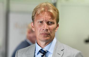 Mika Anttonen asuu omakotitalossa.