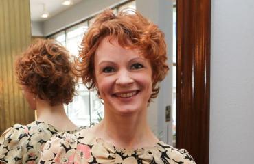 Minna Haapkylä toi Joanna-rakkaansa punaiselle matolle.
