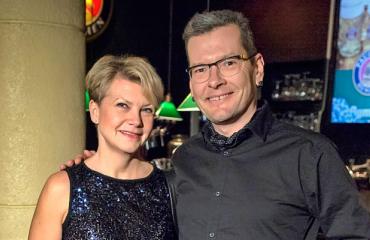 Sami Garam riiteli Nina-vaimonsa kanssa.