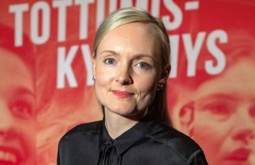 Maria Ohisalo pyöräilee Miika-rakkaansa kanssa.