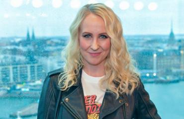Ennen äitiyslomalle jäämistä hän juontaa The Voice of Finland -laulukilpailun Heikki Paasosen kanssa.