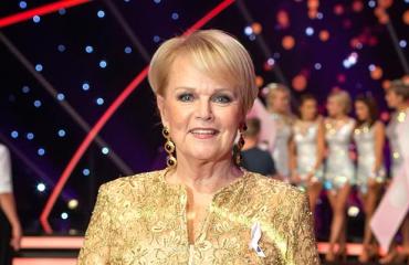 Katri Helenan äiti kuoli.