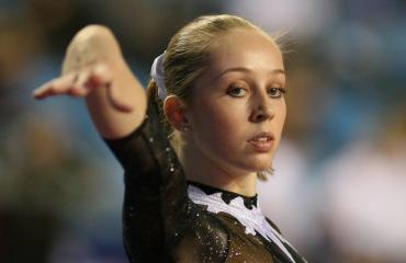 Ex-huippuvoimistelija Verona van de Leur hurmaa seksikkäillä somekuvillaan ja järkyttää tuoreella elämäkerrallaan: Kävin pohjalla!  