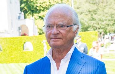 Kuva! Ruotsin kuningas Kaarle Kustaa osti itselleen synttärilahjaksi sportti-Bemarin! 