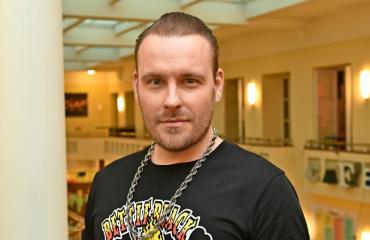 Näin suosikkijuontaja Sampo Marjomaa sai kuulla potkuistaan Hauskat kotivideot -ohjelmasta: ”Olihan se aivan absurdi päivä!”