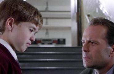 Haley Joel Osment & Bruce Willis.