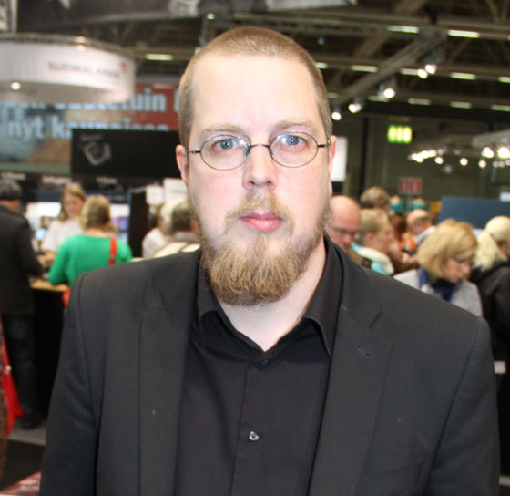 Televisiosta tuttu Tuomas Kyrö: Kirjoitan kalsarit jalassa! Televisiosta tuttu Tuomas Kyrö: Kirjoitan kalsarit jalassa!