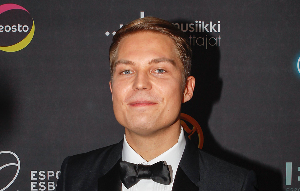 Cheek laittoi ökyautonsa myyntiin - suolainen hinta! Cheek laittoi ökyautonsa myyntiin - suolainen hinta!