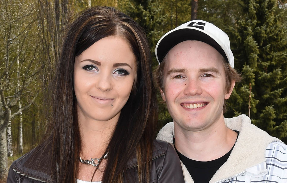 Harri Olli ja Tiia-vaimo - hehän ovat kuin kaksi marjaa! Harri Olli ja Tiia-vaimo - hehän ovat kuin kaksi marjaa!