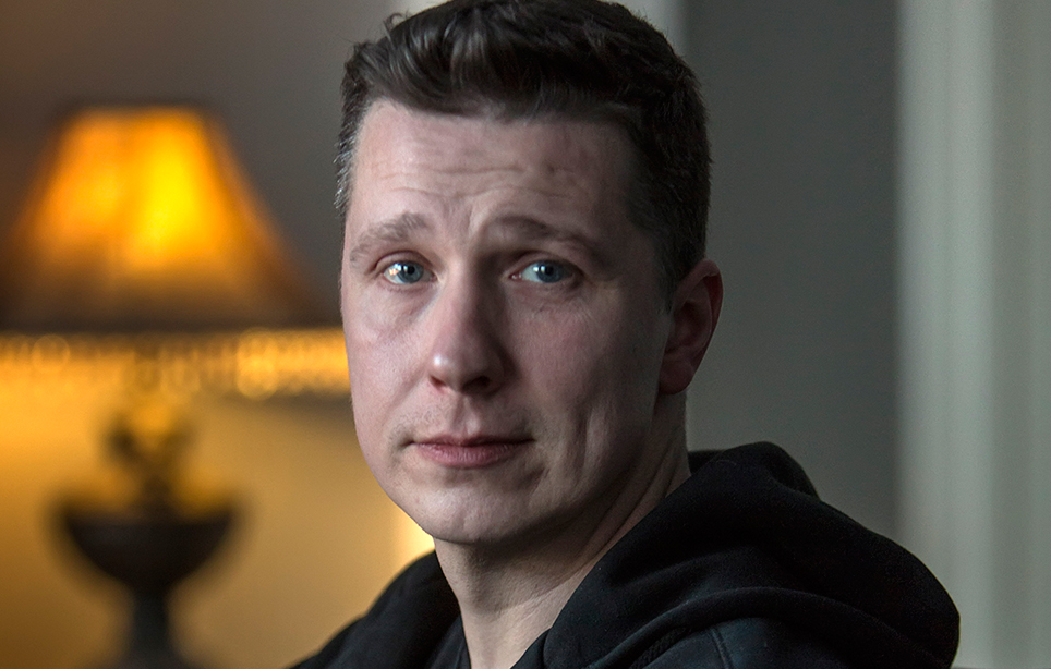 Iskelmätähti Janne Tulkin raju perheriita: käsiraudoissa putkaan! Iskelmätähti Janne Tulkin raju perheriita: käsiraudoissa putkaan!