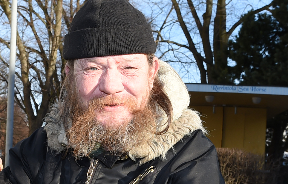 Sukulaiset tavoittivat 19 vuoden jälkeen - puliukko-Arska murtui suru-uutisen kuultuaan Sukulaiset tavoittivat 19 vuoden jälkeen - puliukko-Arska murtui suru-uutisen kuultuaan