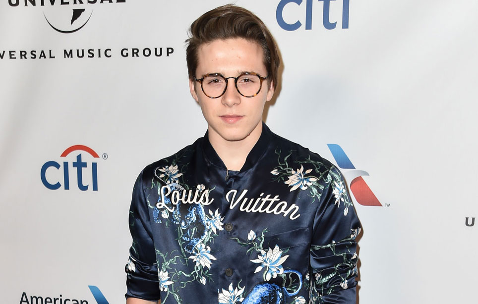 Brooklyn Beckham sai ajokortin – ensimmäinen auto maksaa keskituloisen vuosipalkan! Brooklyn Beckham sai ajokortin – ensimmäinen auto maksaa keskituloisen vuosipalkan!