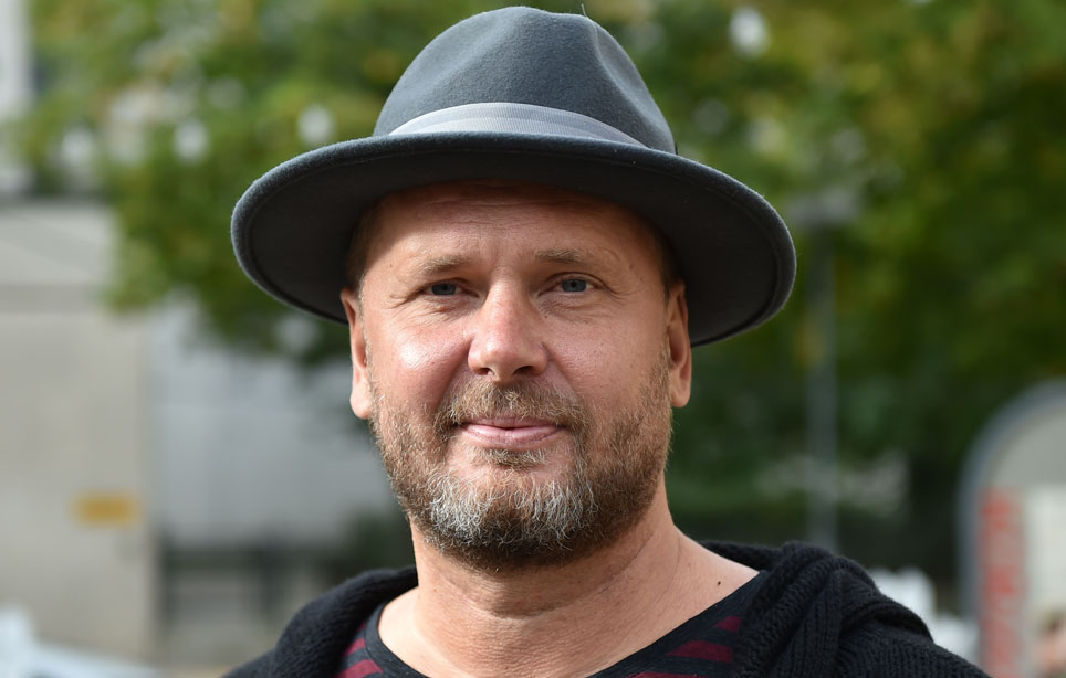 Ohjaaja Antti J. Jokinen muikeana uutuuselokuvastaan: Kiva näyttää suomalaisille! Ohjaaja Antti J. Jokinen muikeana uutuuselokuvastaan: Kiva näyttää suomalaisille!